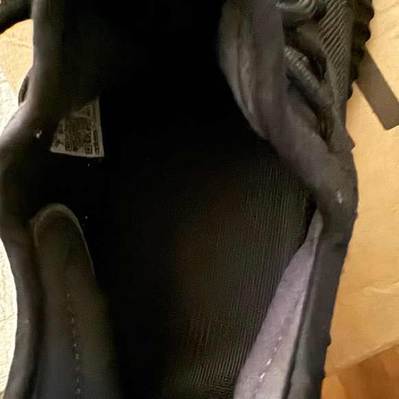 Yeezy sneakers - Picture 8 of 9